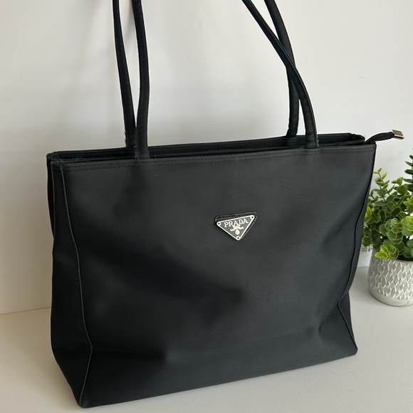 Elegant Black Tote Bag - Picture 4 of 17